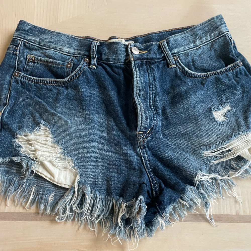 We the Free Denim Distressed Shorts Size 29 - Picture 6 of 8